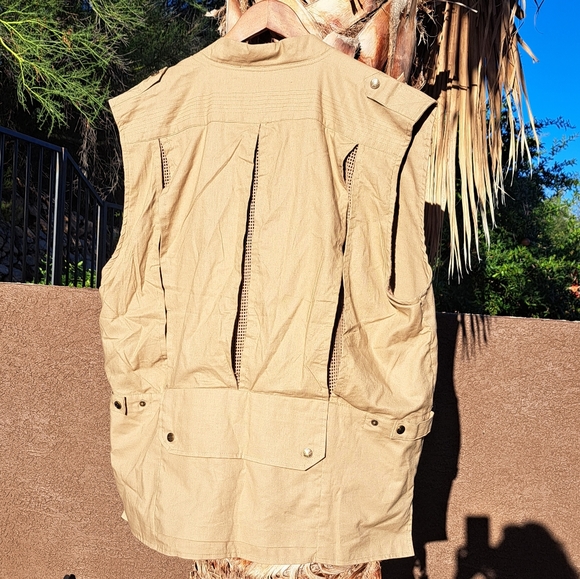 NWOT Humvee hunting/ fishing adventure vest XL. - Picture 2 of 6